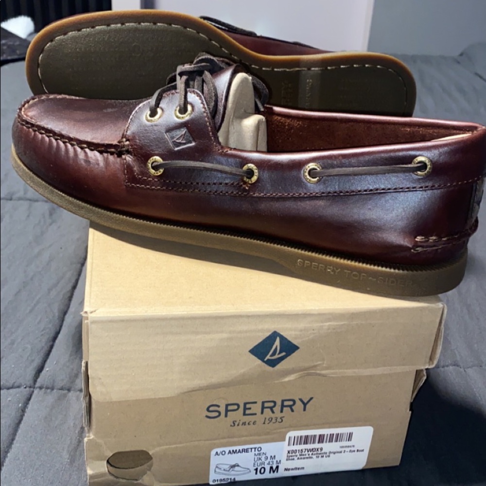 SPERRY BOAT SHOES SIZE 10…..BRAND NEW